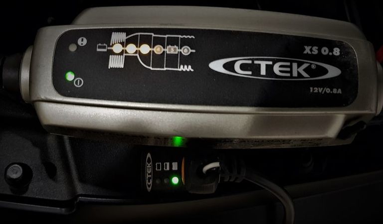 Toma Cargador Batería.jpg