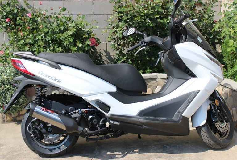 Escape Grand Dink 125 E4.jpg