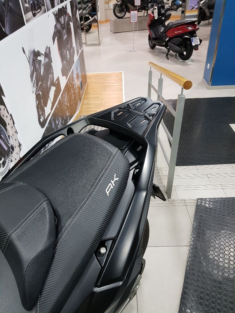 Vendo portabaúl original AK550