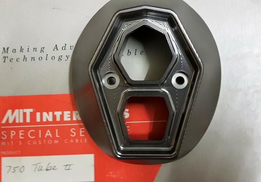 VENDO COLA ESCAPE AK55O METALICA COLOR TITANIO