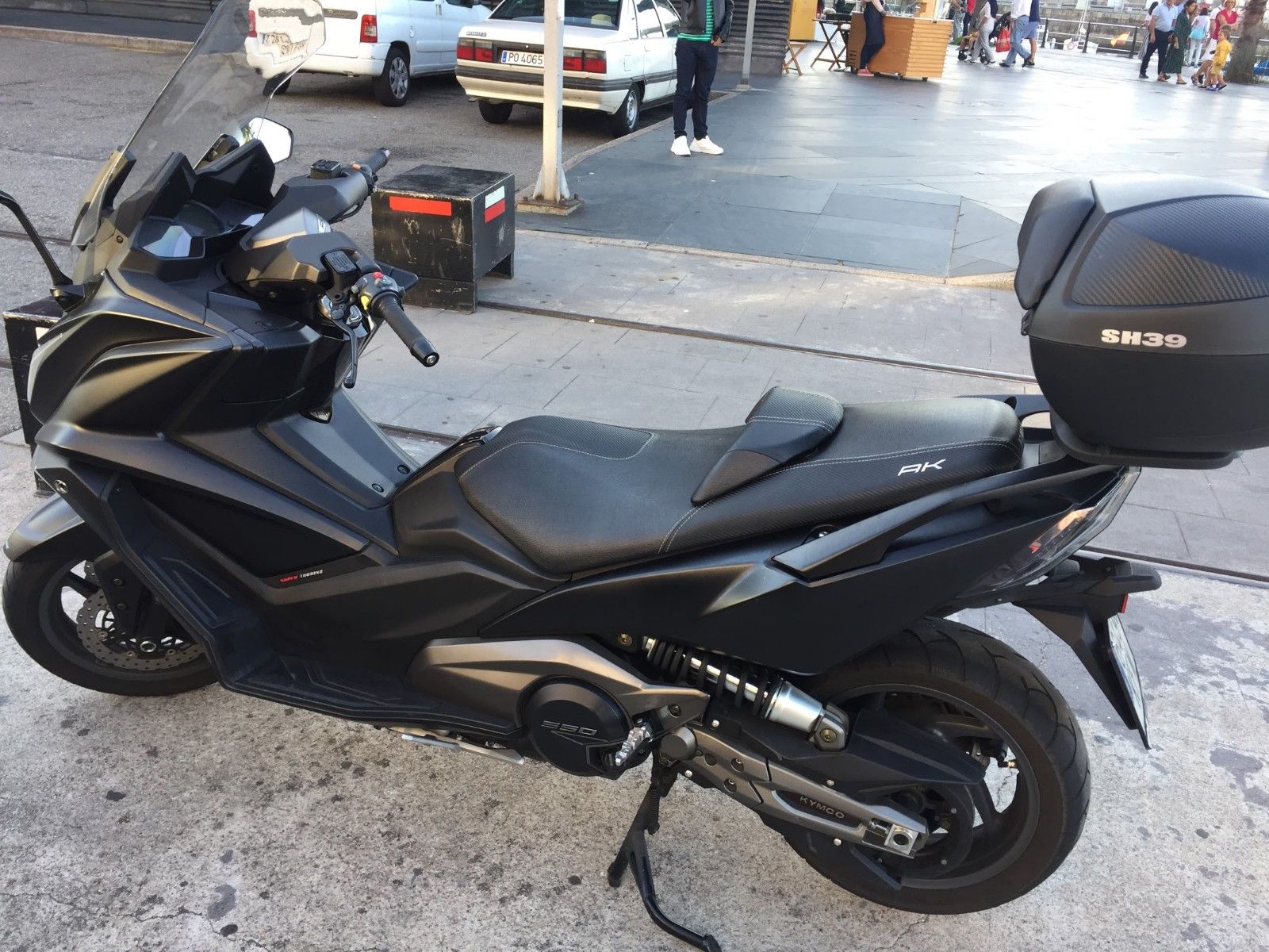 VENDO AK 550 LIMITADA A2