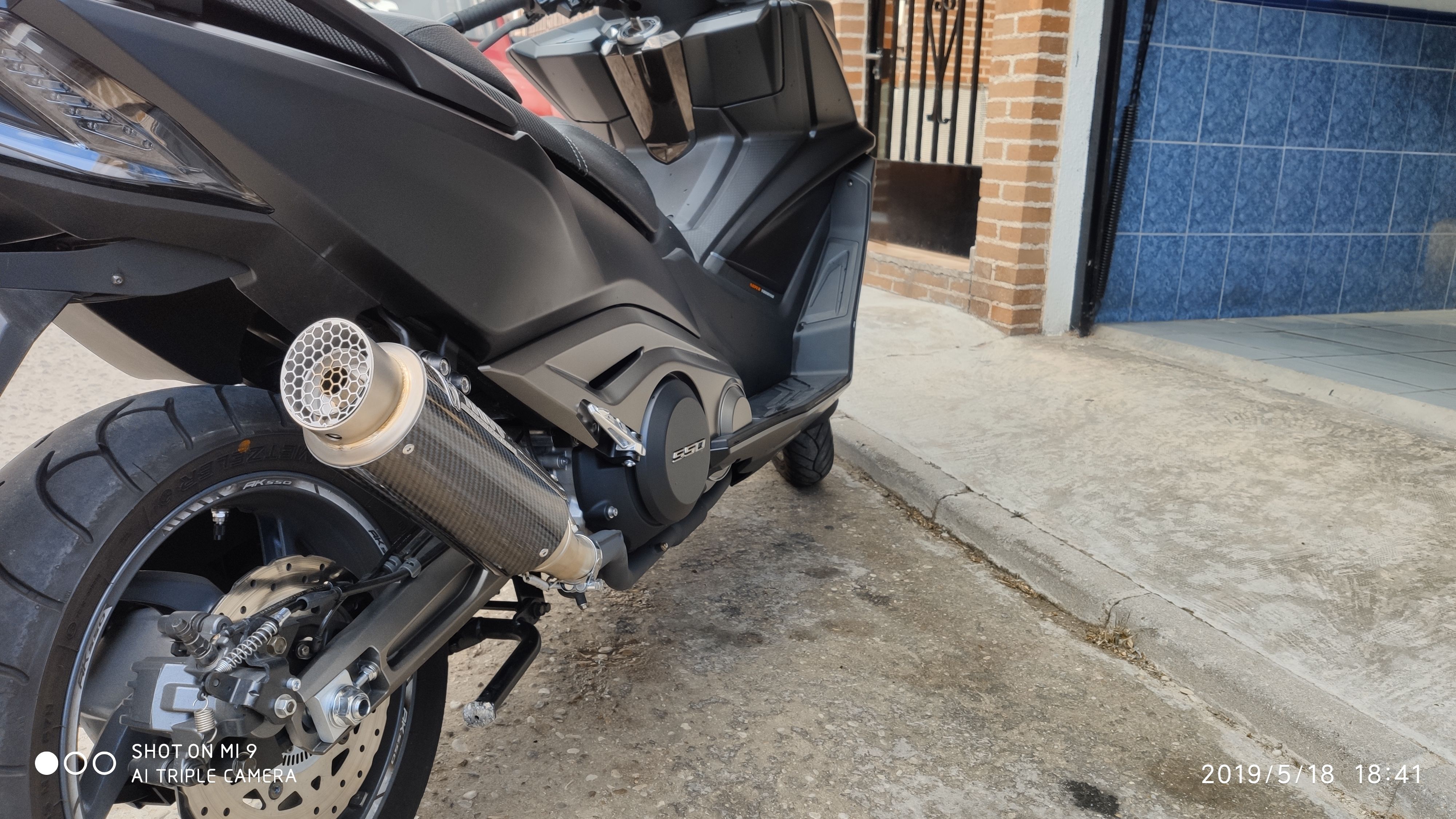 SE VENDE ESCAPE MIVV GP PRO CARBONO AK 550