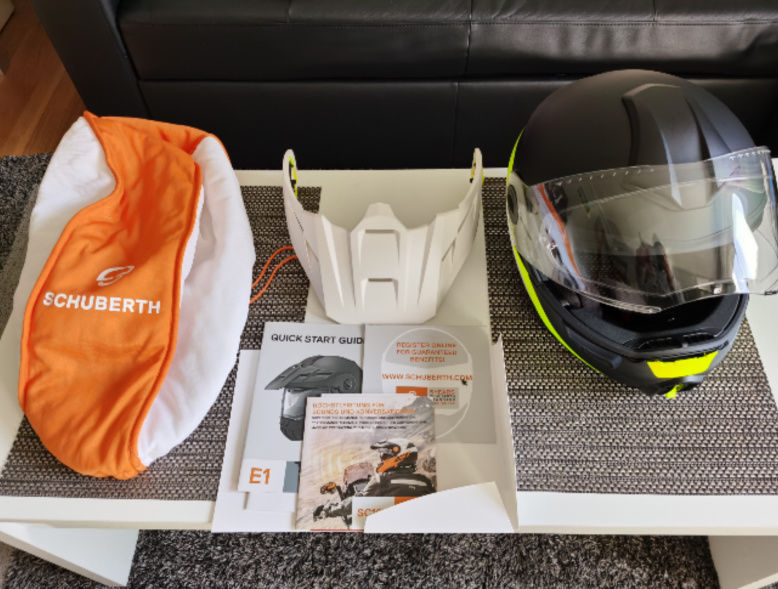 Vendo Casco Schubert Gravity Yellow, como nuevo, talla M, con todos sus accesorios y registrado en su Web y su garantía de 5 años. 390€ Envio 24h. incluido
