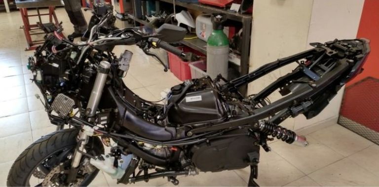 AK550 desmontada.jpg