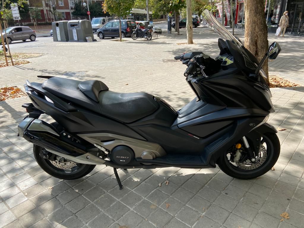 VENDO AK 550 (2018), 24.000km y 22 MESES GARANTIA