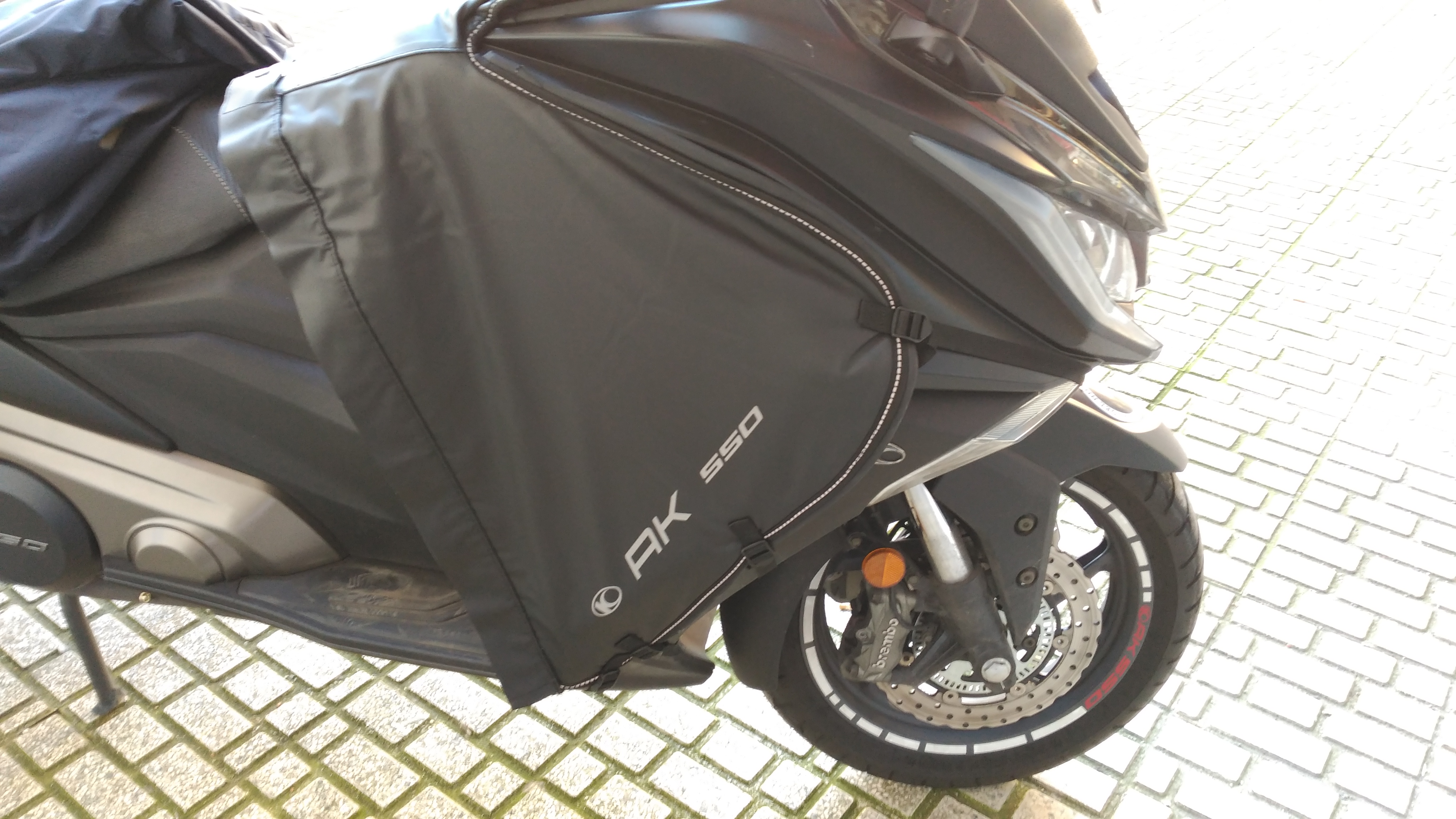 Cubre piernas KYMCO AK 550 original