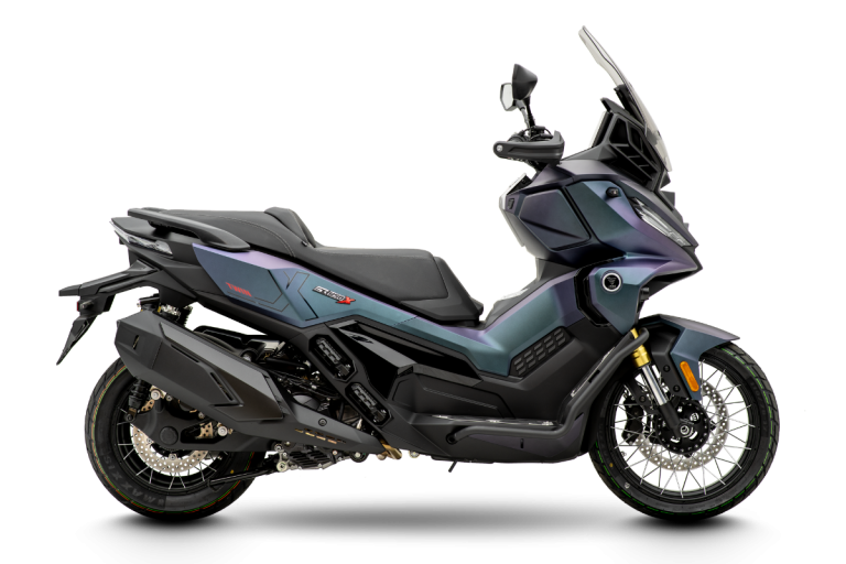 Voge_SR450X_lateral_azul.thumb.png.51d5cf04412230a784bcc5c24d4ddb78.png